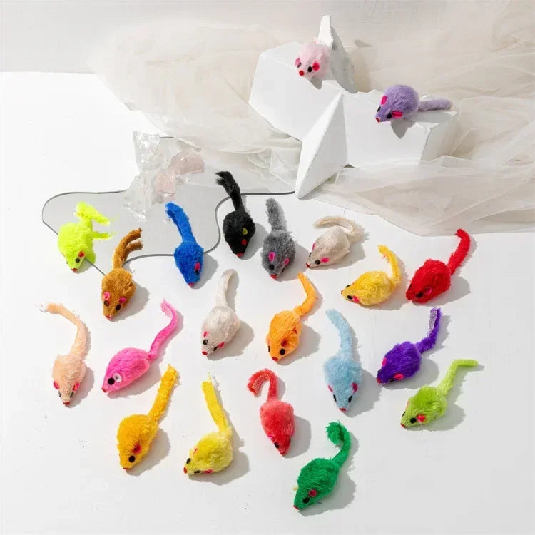 Souris en peluche à l'herbe à chat