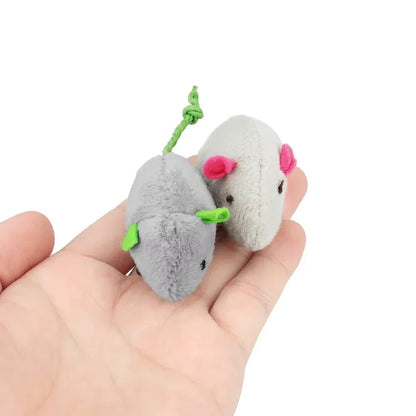 Souris en peluche à l'herbe à chat