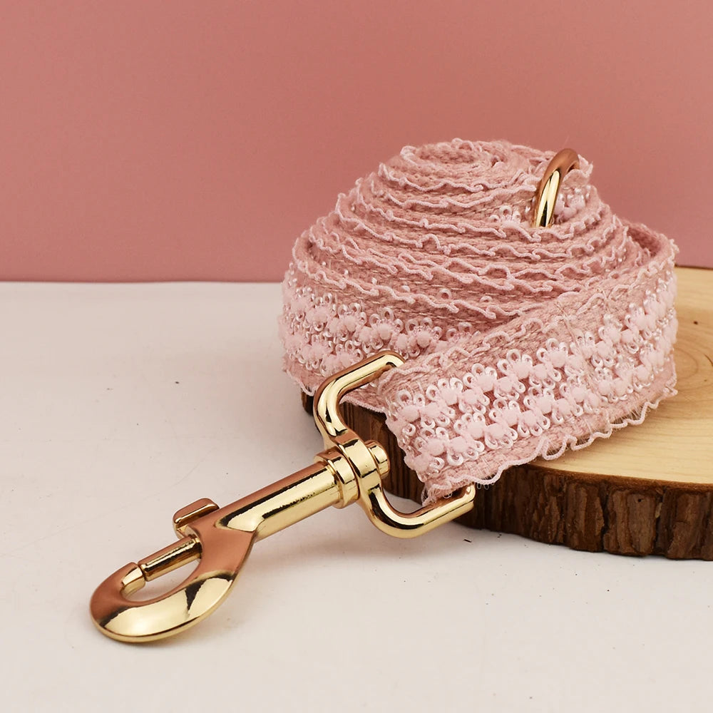 Harnais, collier et laisse tissés roses pour chien