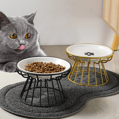 Assiette en céramique pour chat sur son support métal surélevé