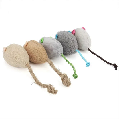 Souris en peluche à l'herbe à chat