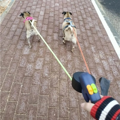 Laisse enrouleur double pour deux chiens, avec lampe
